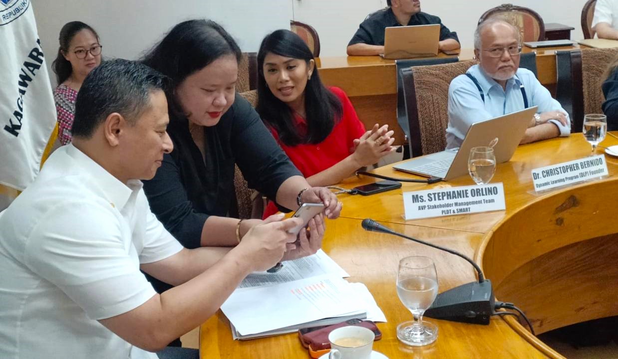 (l-r) DepEd Sec. Sonny Angara; Mary Jane Francisco, Stakeholder Management Manager, PLDT and Smart; Stephanie V. Orlino, AVP and Head of Stakeholder Management, PLDT and Smart; Dr. Christopher Bernido, CVIF Dynamic Learning Program Co-developer
