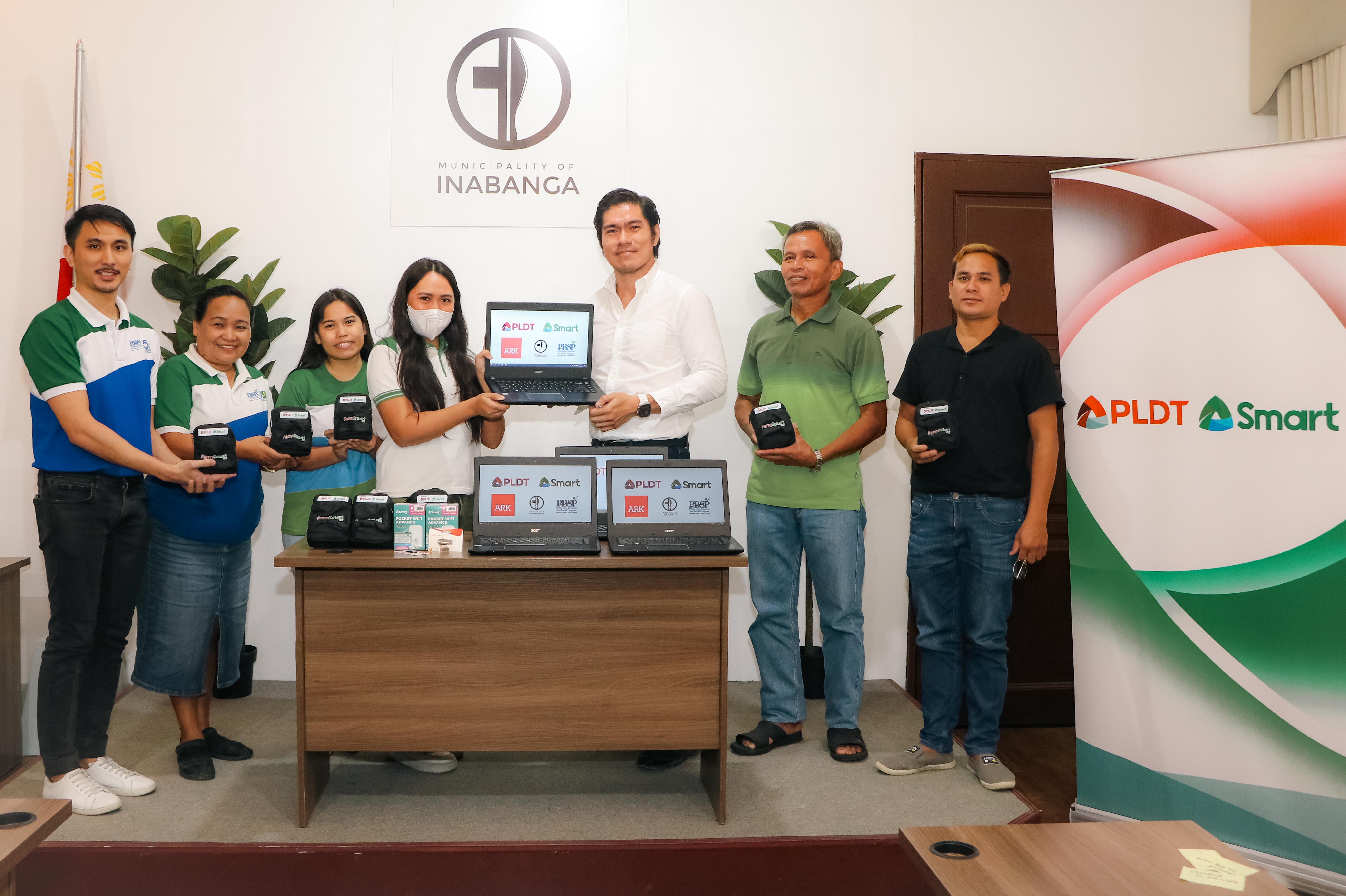 PLDT, Smart enable Inabanga LGU via donation of FarmSmart kits