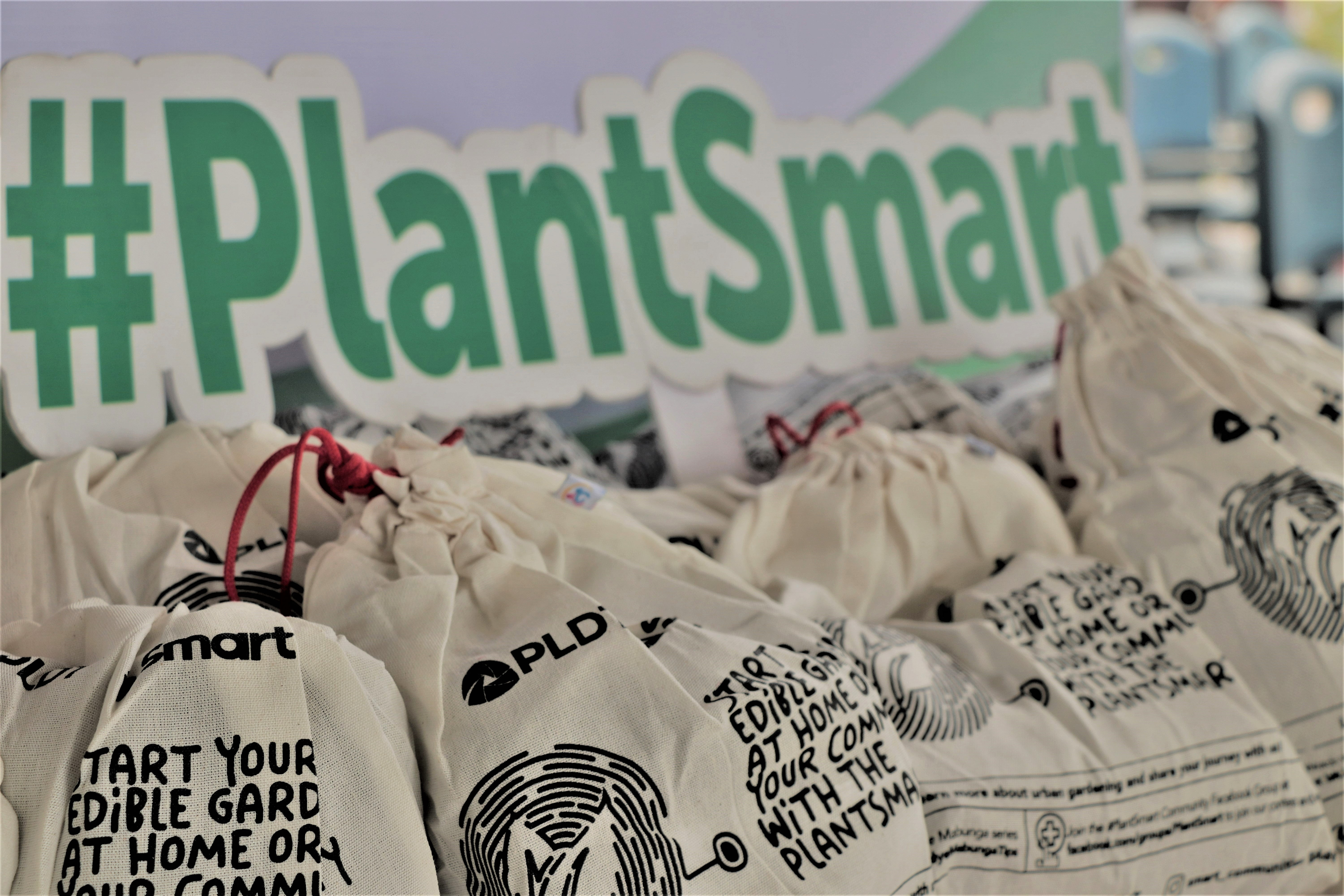 PLDT, Smart promote food security among communities in Digos City