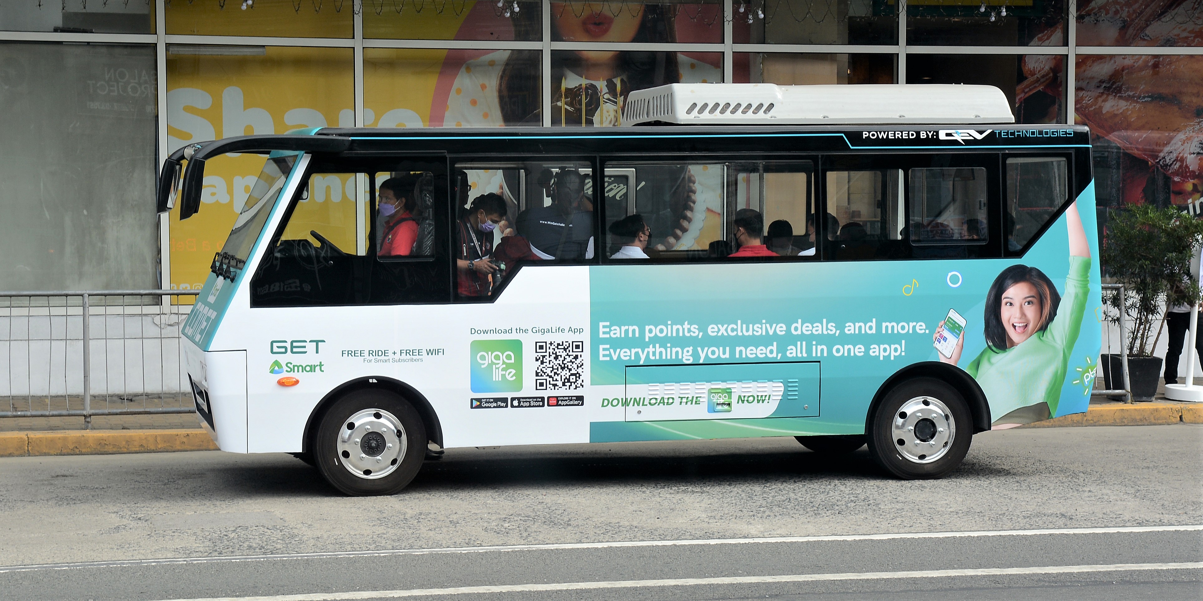 Smart Communications, Inc. (Smart) and eco-friendly transport solutions provider Global Electric Transport (GET) Philippines are boosting green shuttle service in the city of Valenzuela.   