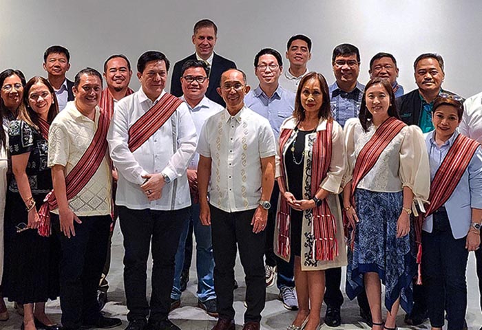 PLDT Smart with Mayor Magalong courtesy call Thumbnail