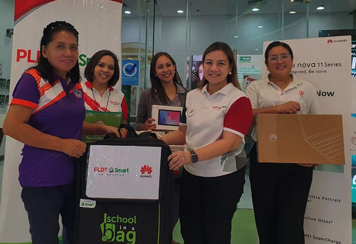 Smart, PSF, and Huawei donated a School-in-a-Bag to Unidos Elementary School in Surigao del Sur