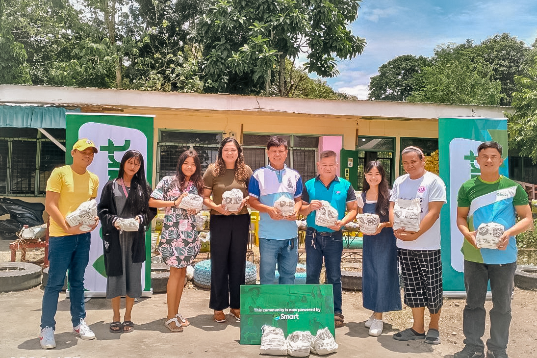 PLDT, Smart distribute #PlantSmart kits to Visayas schools, reinforcing food security