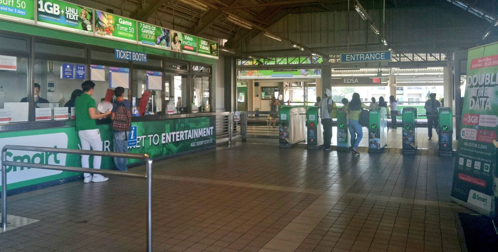 Smart helps upgrade commuter experience on EDSA LRT-1 Smart helps upgrade commuter experience on EDSA LRT-1