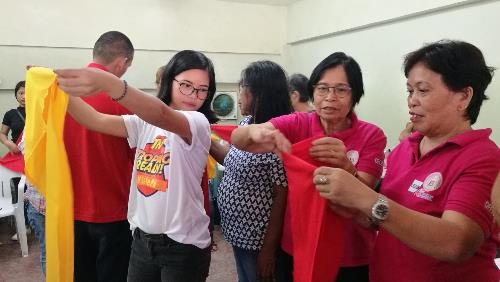 A Red Cross Youth volunteer demonstrates bandaging techniques to the mothers. Smart, USTP empower women in disaster preparedness
