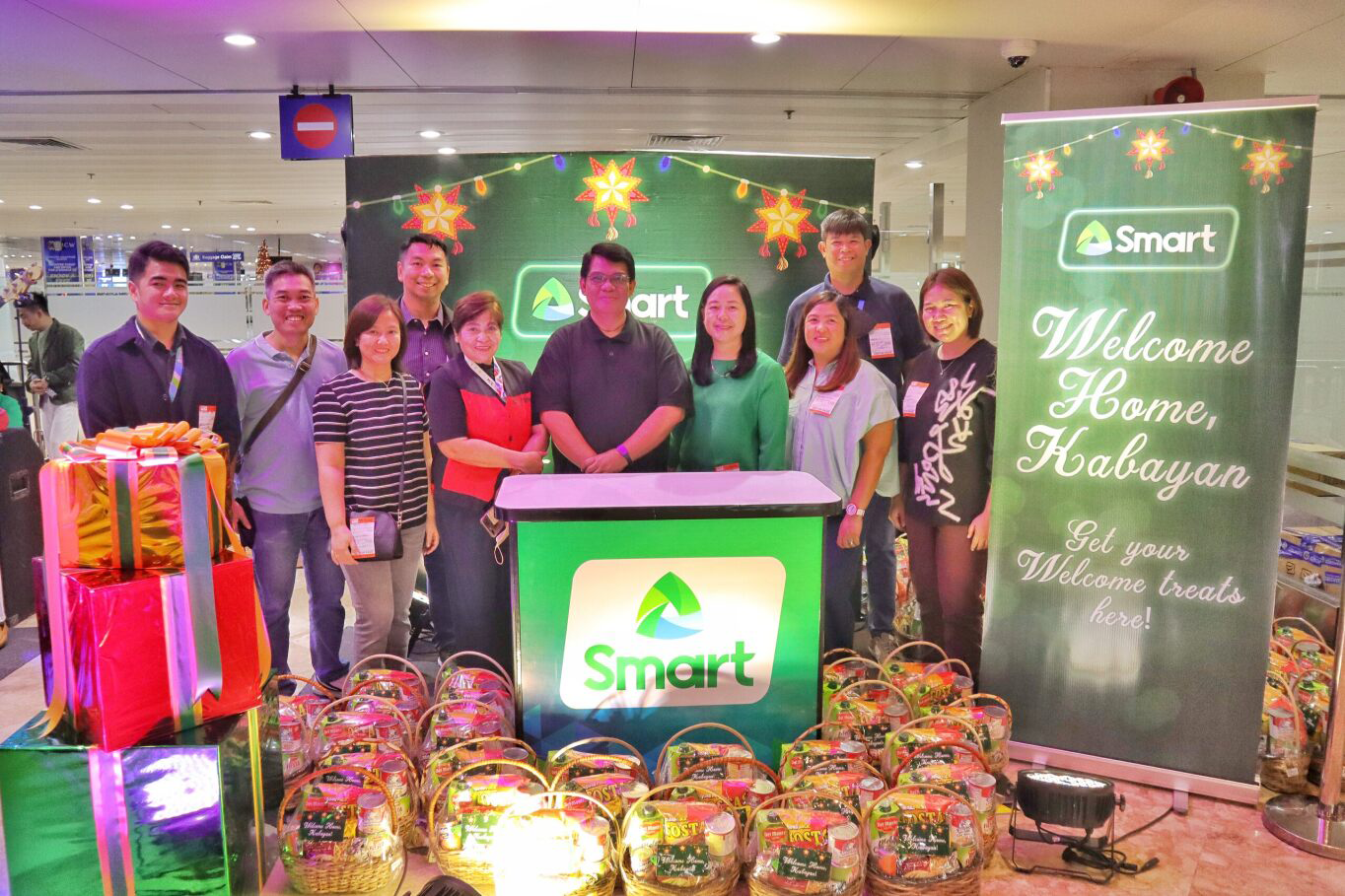 Balikbayans experience extraordinary homecoming at NAIA with Smart, MIAA