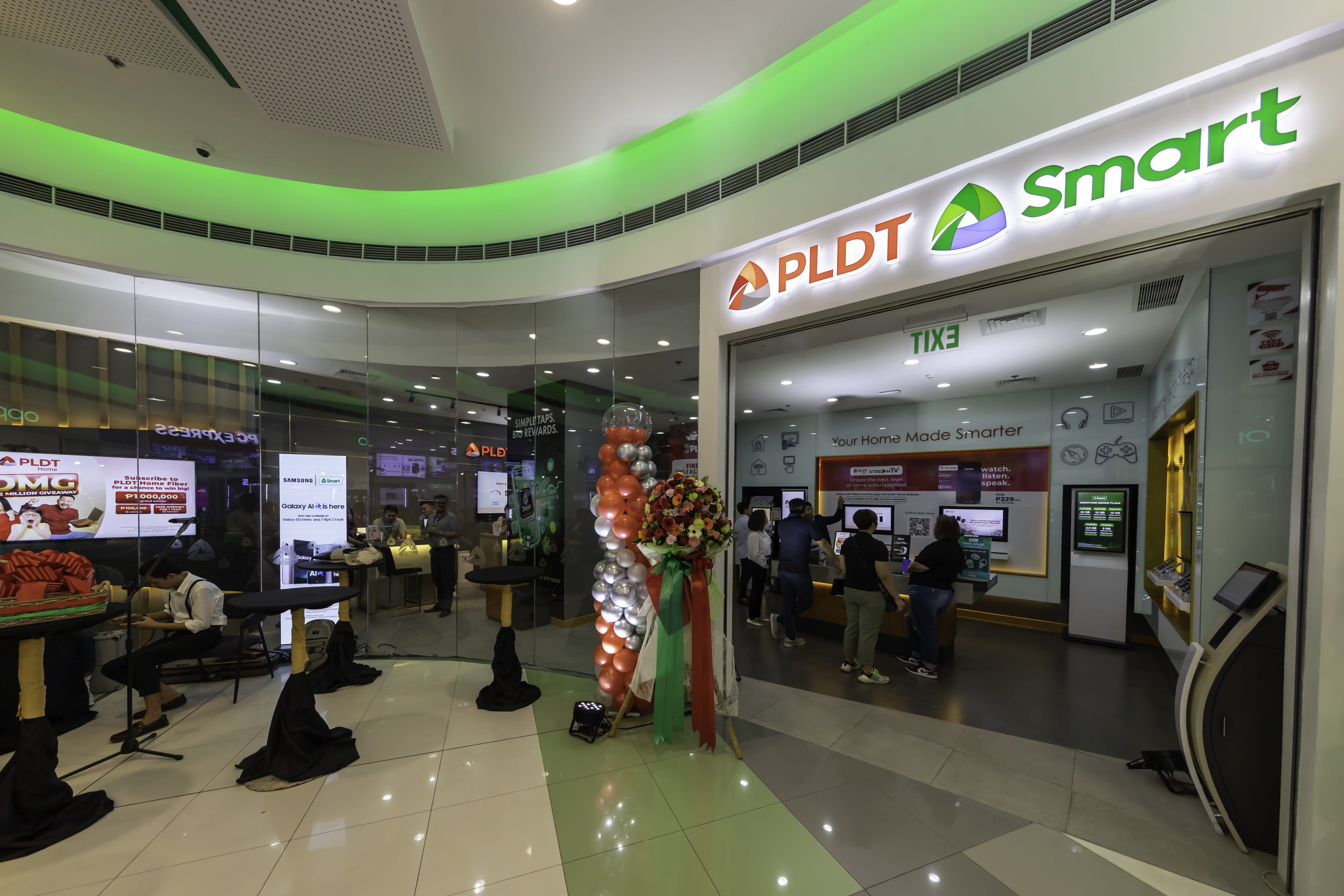 Boosting digital services in the regions PLDT, Smart launch Experience Hubs for customers in Olongapo City and Dumaguete City Boosting digital services in the regions PLDT, Smart launch Experience Hubs for customers in Olongapo City and Dumaguete City