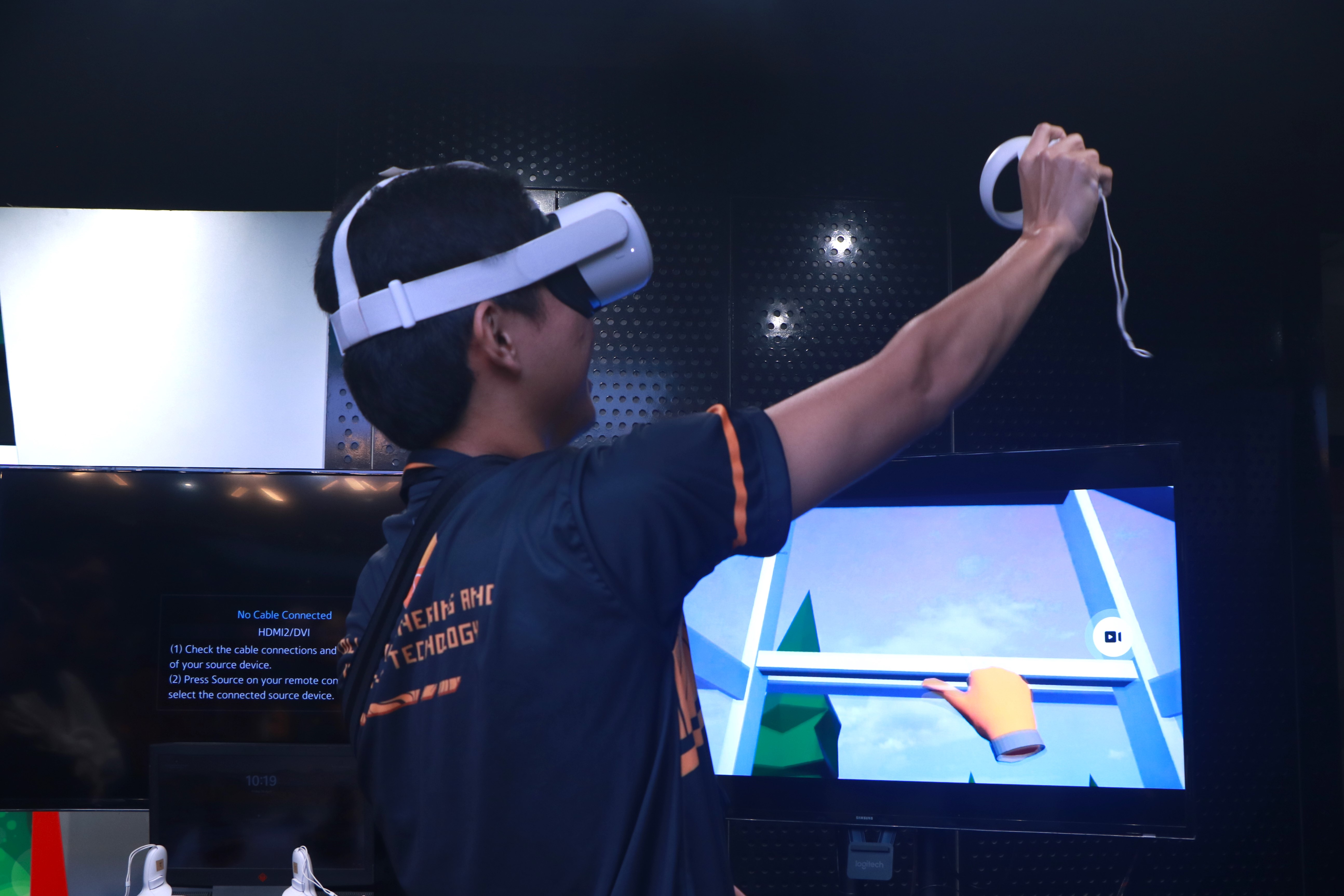Future tech mavericks experience cutting-edge innovations at PLDT-Smart TechnoLab