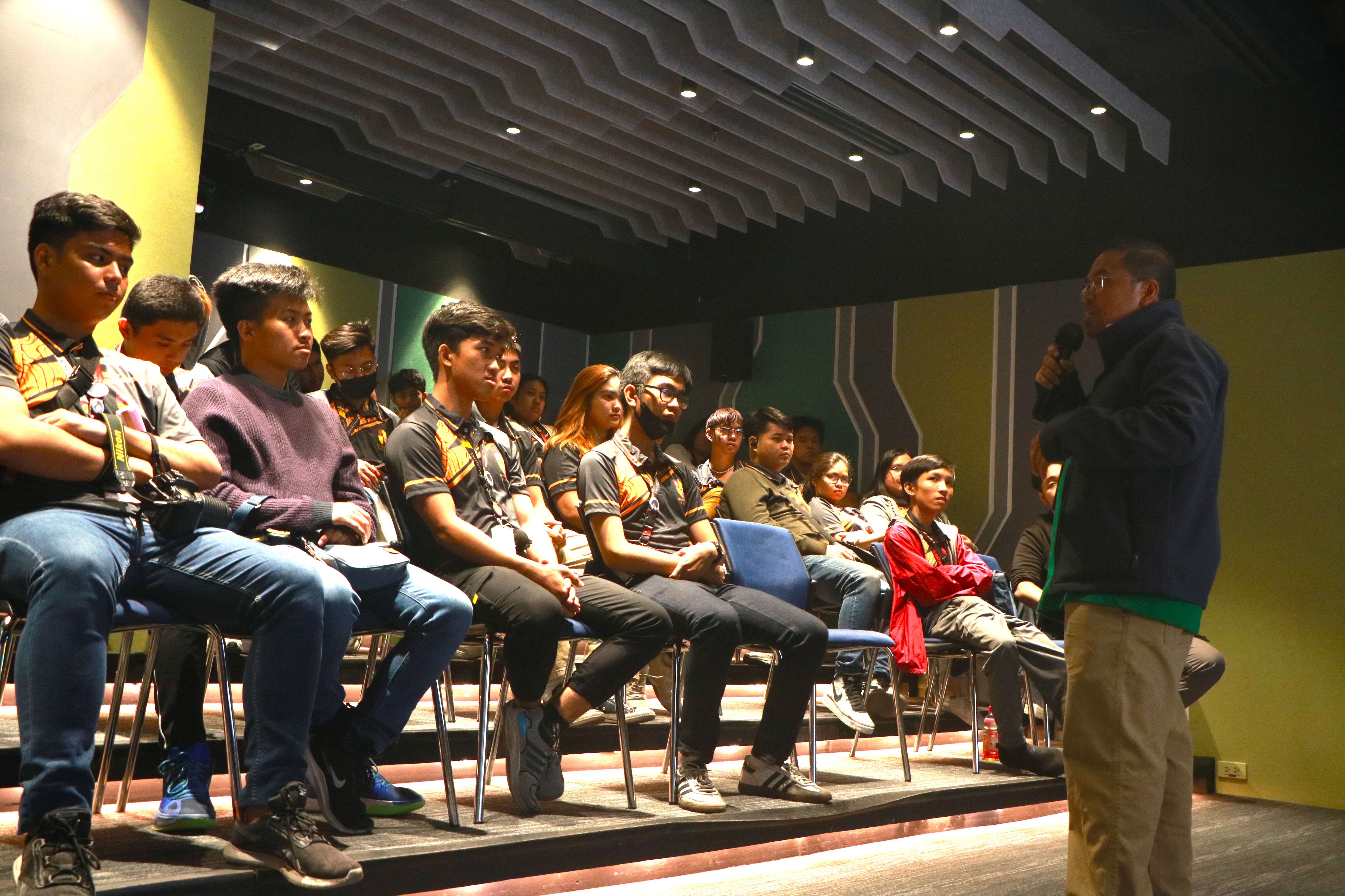 Future tech mavericks experience cutting-edge innovations at PLDT-Smart TechnoLab