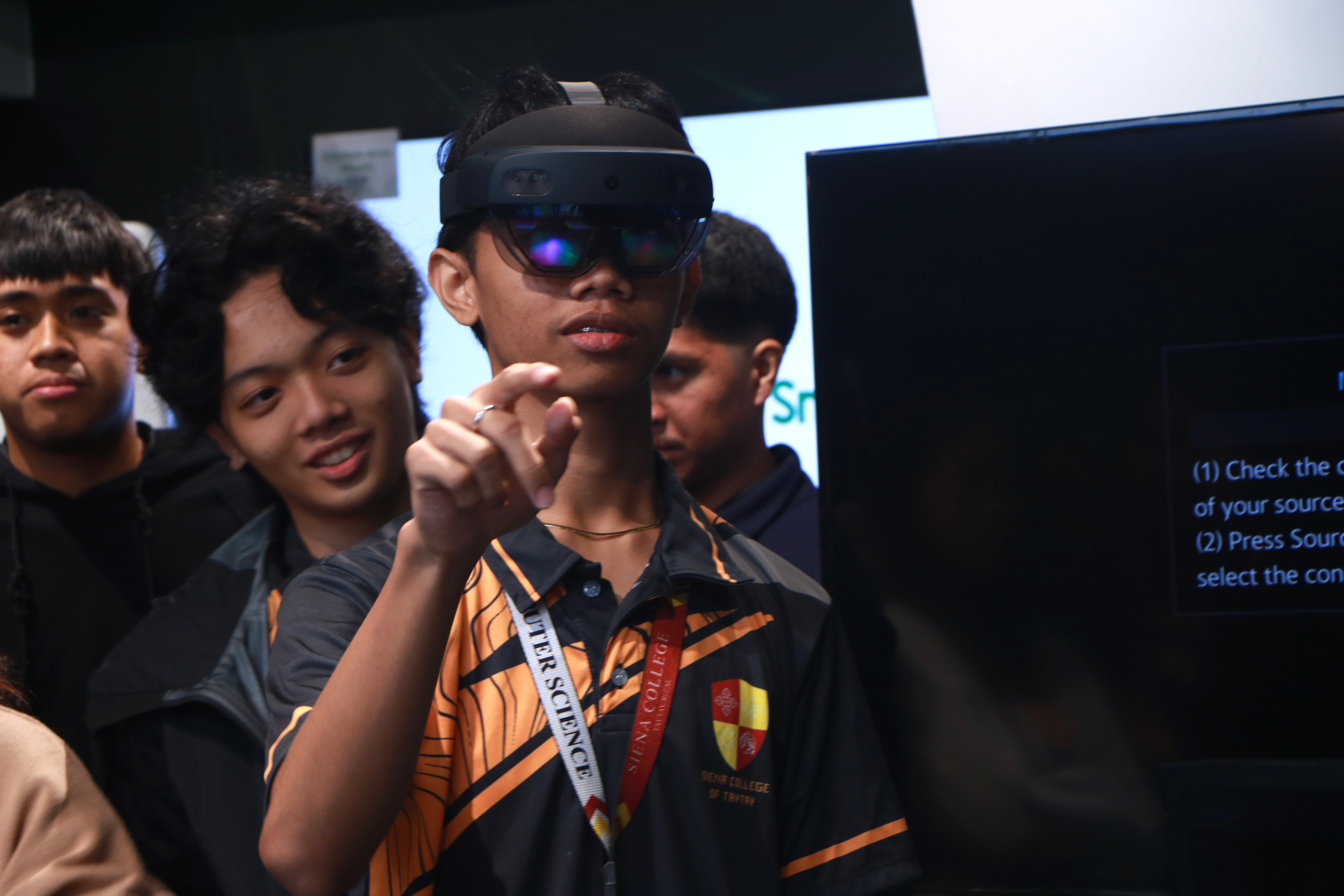 Future tech mavericks experience cutting-edge innovations at PLDT-Smart TechnoLab
