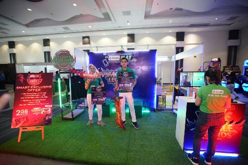 Smart sets up a booth where Gamecon attendees can avail of data bundles and freebies to maximize their gaming experience. PLDT, Smart power GameCon 2019