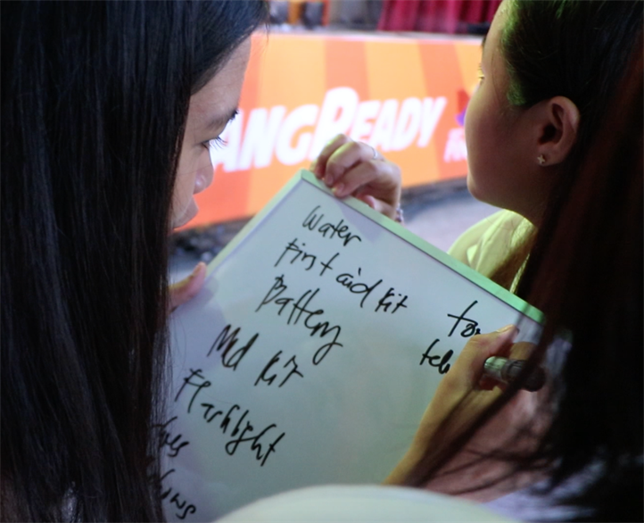 HNU students list down the contents of a “Go Bag” or a survival kit at the TNT Tropang Ready event. Smart taps Bohol youth for disaster preparedness