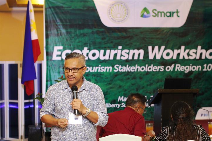 Joselito “Boboi” Costas conducts the workshop for the region’s tourism stakeholders. Boboi Costas ecotourism workshop CDO