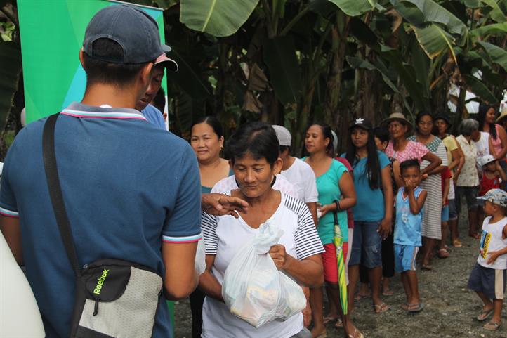 Mindoro residents receive relief assistance Mindoro residents receive relief assistance
