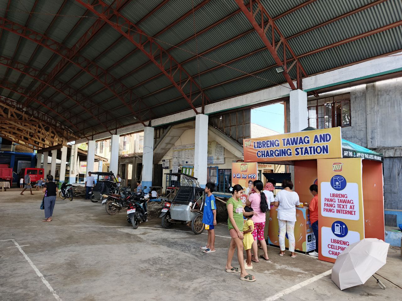 PLDT, Smart aid continues in #Pepito-hit areas