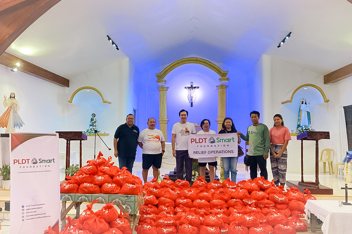 PLDT, Smart champion disaster resilience in Visayas via Ligtas Kit, relief aid