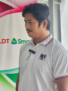 PLDT, Smart, partners enable smartphone accessibility for persons with disabilities in QC