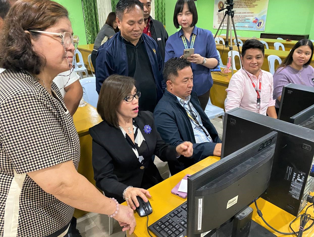 PLDT, Smart technology-enabled learning tools bring quality education to Cabanatuan City students 