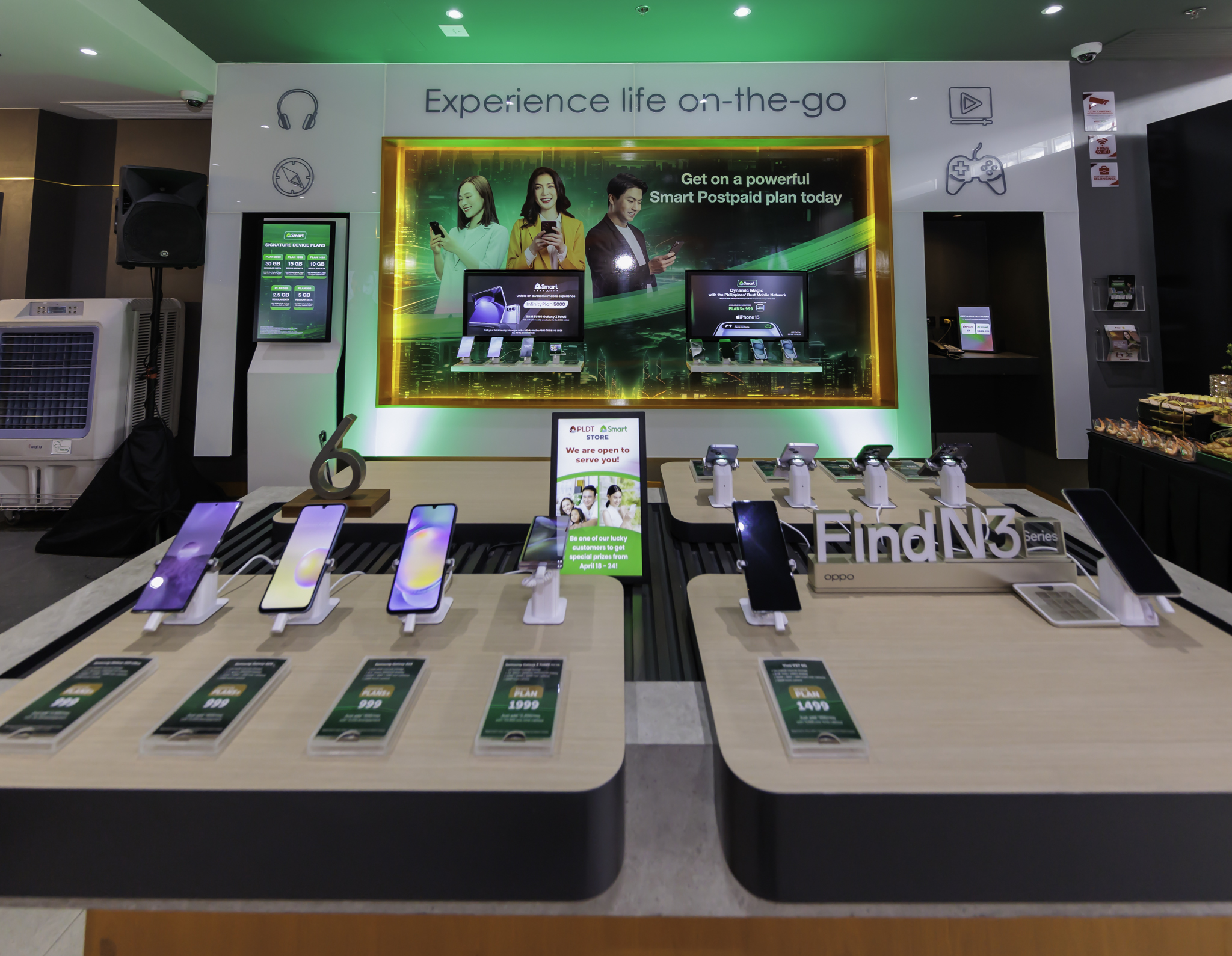 PLDT, Smart unveil new experience hub at SM City Lipa