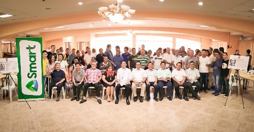 Representatives of Smart and the Diocese of Dumaguete pose for a group photo. Smart supports celebration of 500 years of Christianity in PH