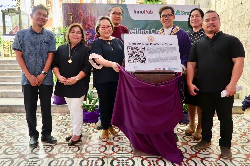 Representatives of Smart, InnoPub, Bantayan parish and Cebu Archdiocese pose for photos during the unveiling of the church’s QR code. Centuries-old Bantayan parish marks ‘digital’ milestone