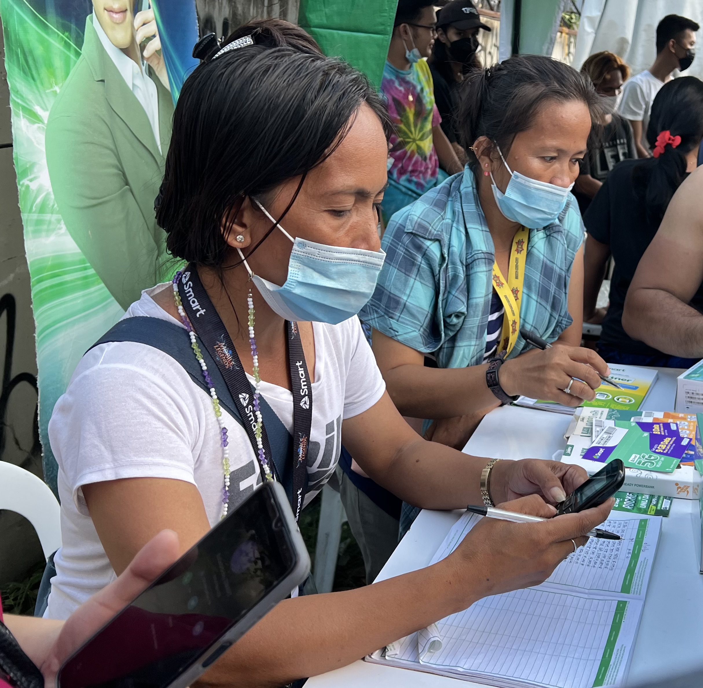 Sales agent, ex-balut vendor among first responders of Smart’s services to Odette-hit Cebu