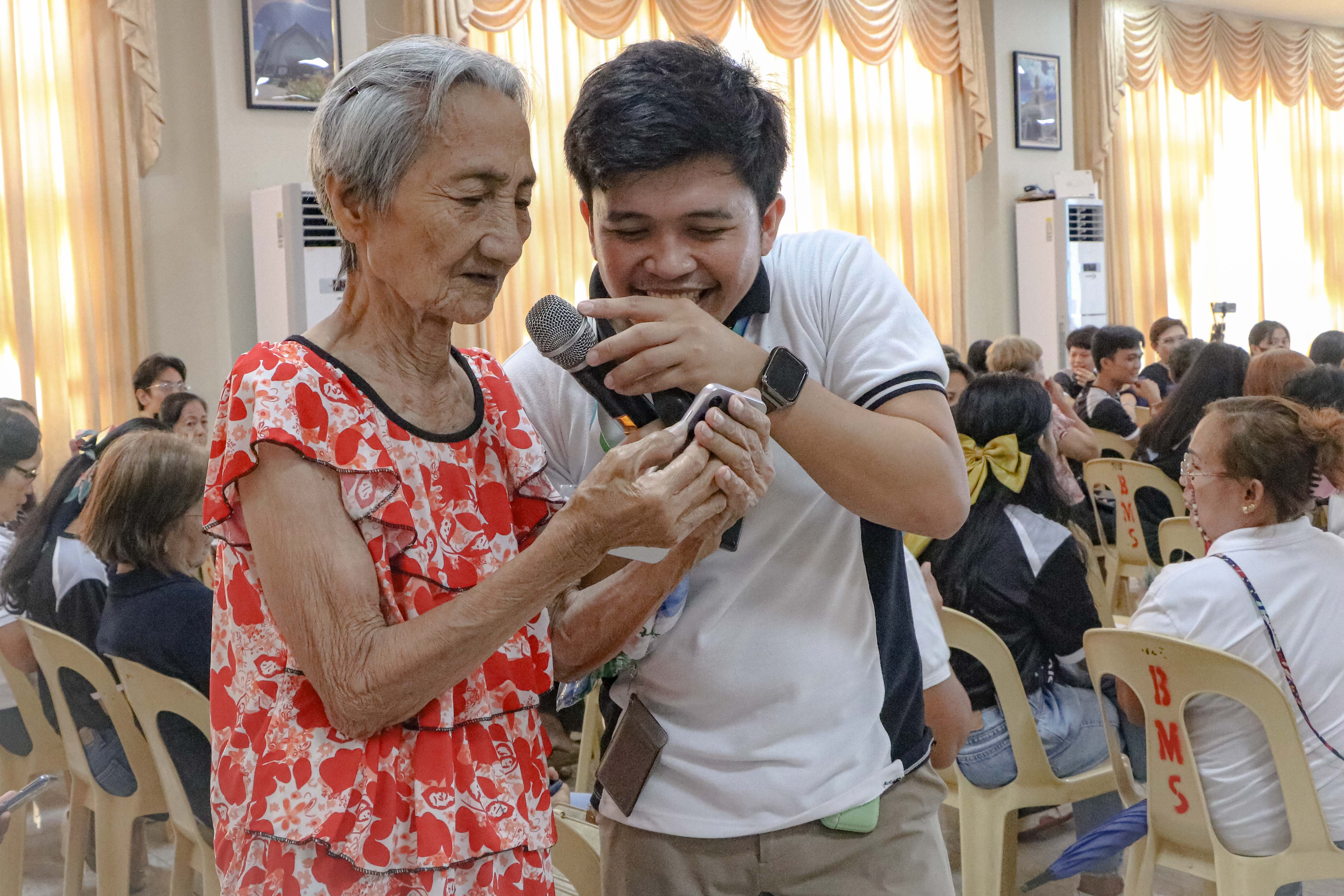 Seniors in Cebu join PLDT, Smart and PNPh’s Digital Literacy and Mental Health Awareness Training