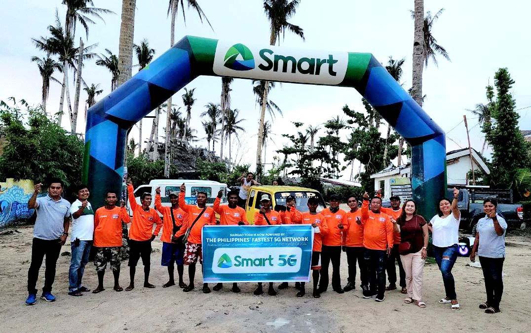 Siargaonon tricycle drivers receive support from Smart, TNT