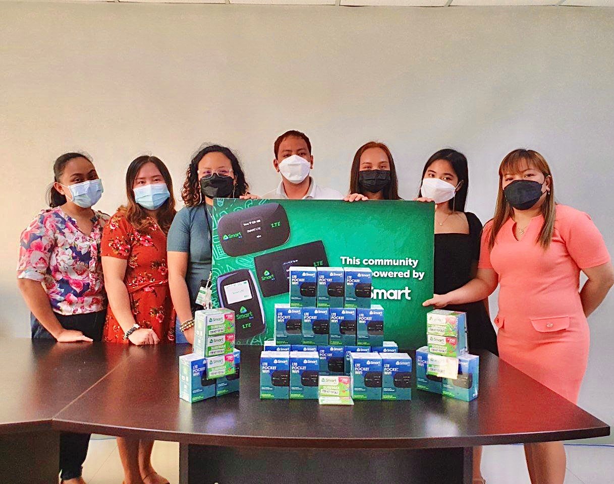 Smart aids Visayan students with digital tools amid Omicron, Odette