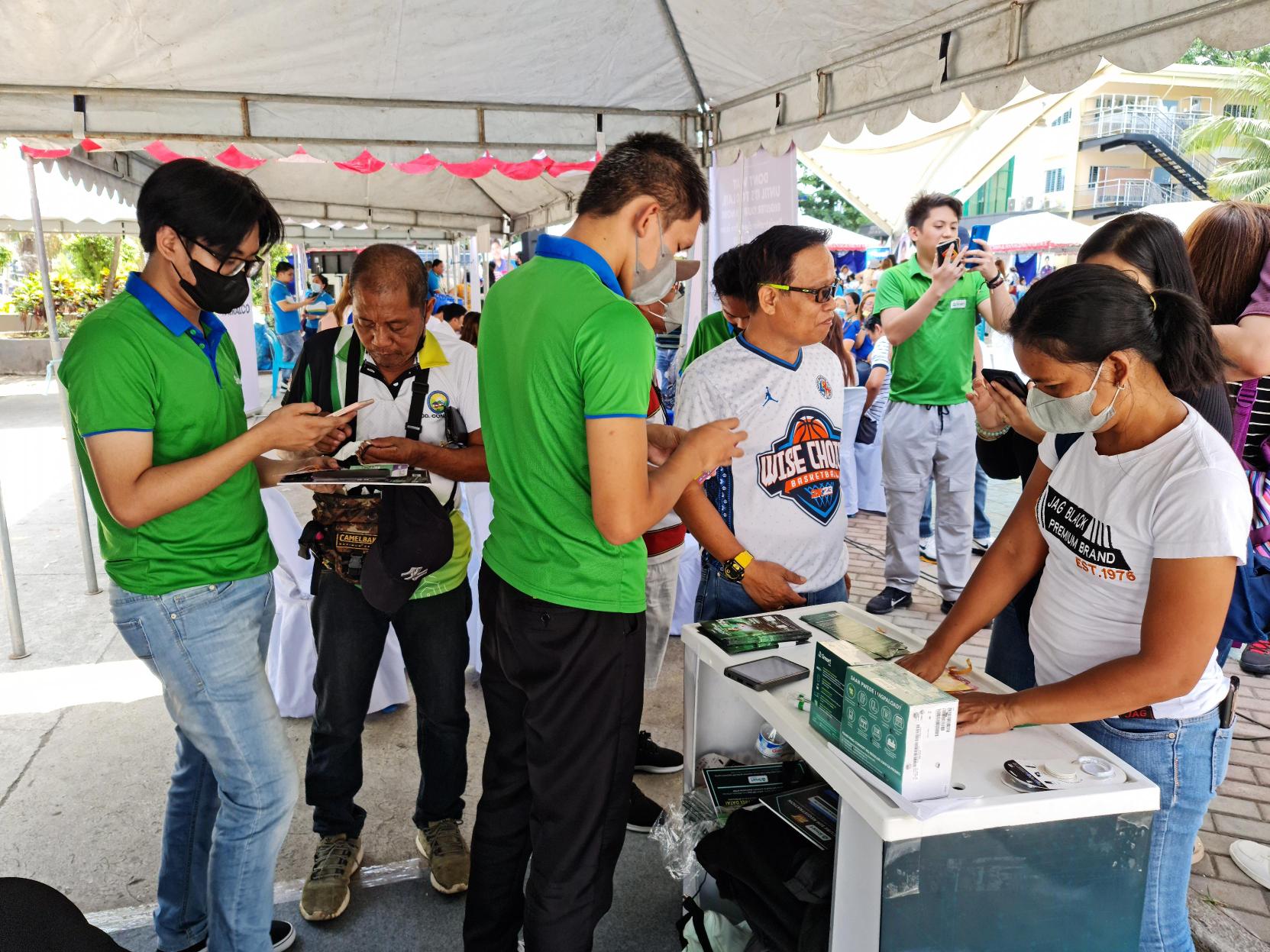 Smart Beefs Up SIM Registration Assistance To Quezon City Seniors