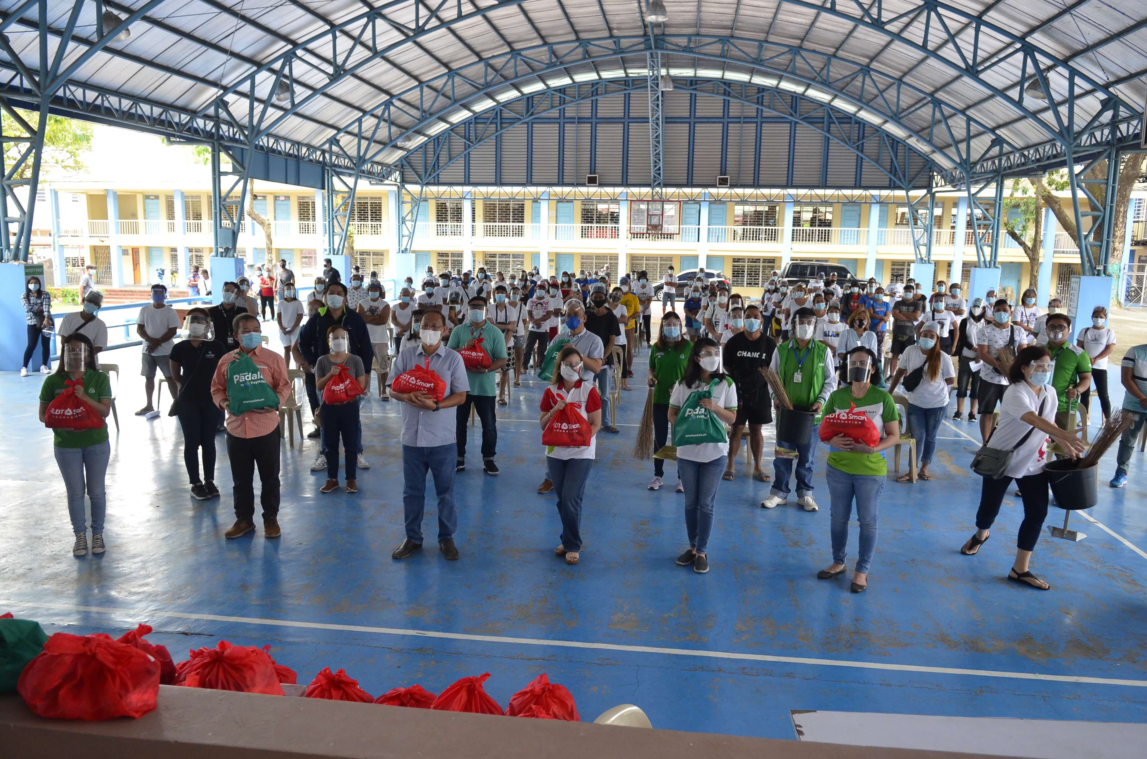 Smart boosts post-typhoon aid with cash-for-work program in Marikina 