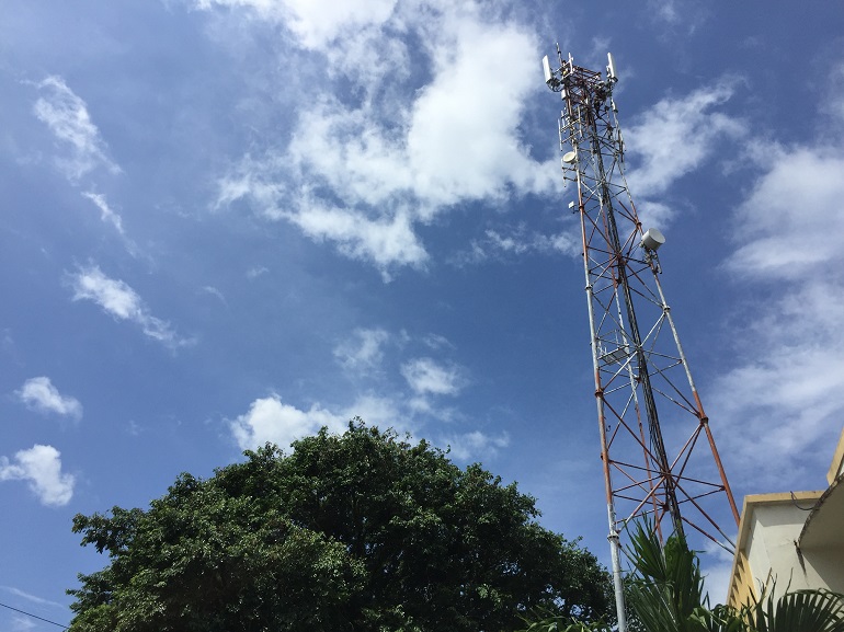 Smart drives mobile data traffic with stepped-up LTE-A carrier aggregation roll-out Smart drives mobile data traffic with stepped-up LTE-A carrier aggregation roll-out