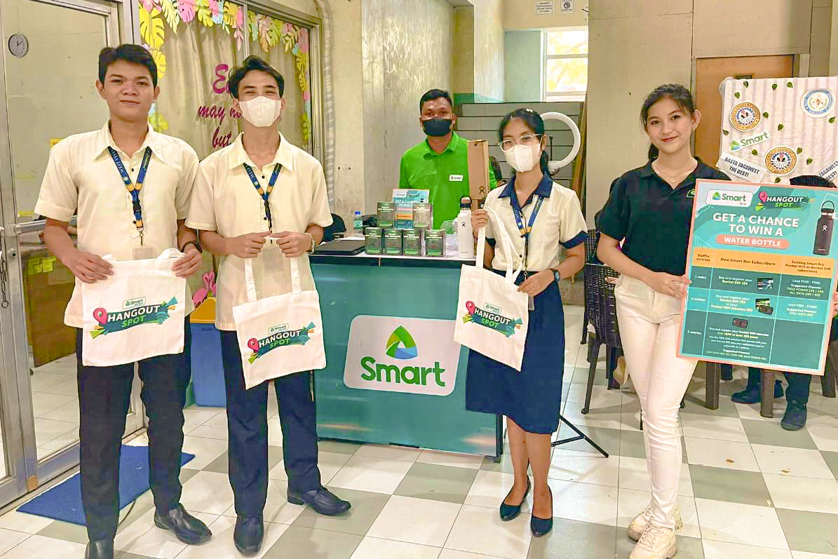 Smart launches #SmartBro Hangout Spot in West Visayas State University