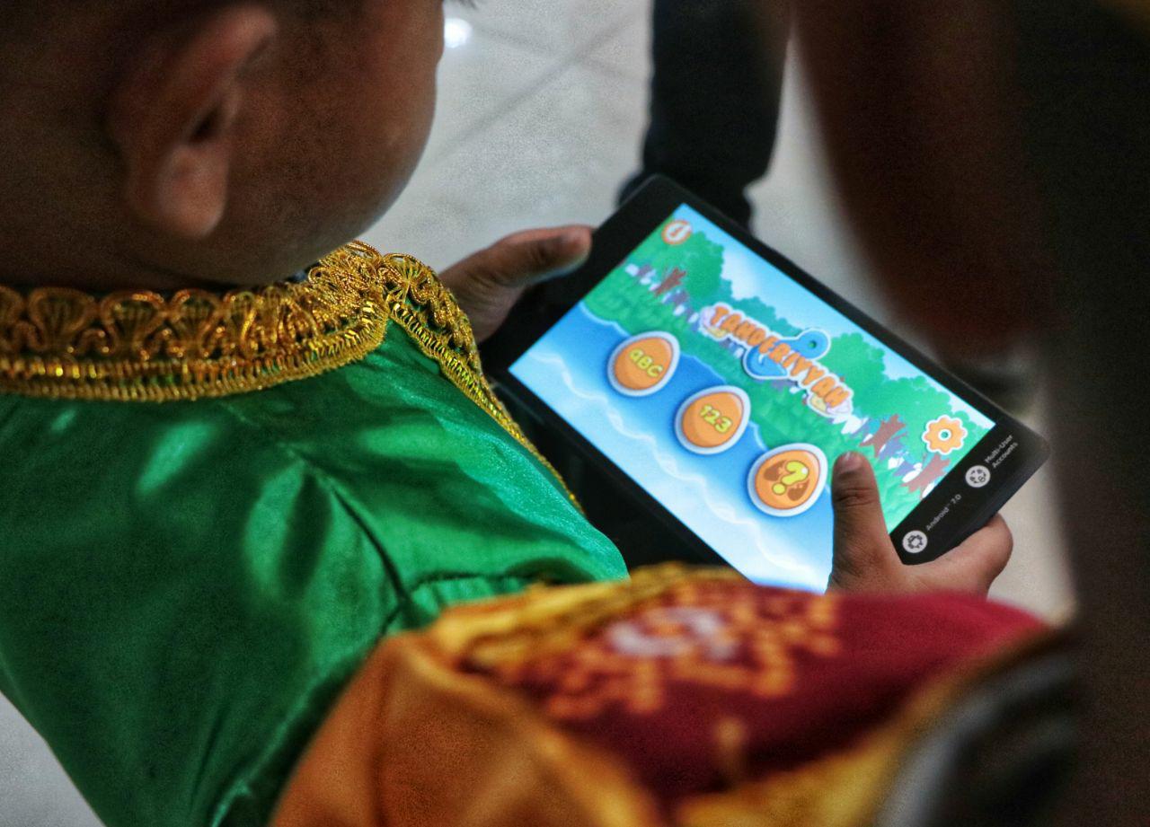 Smart supports Maguindanao's efforts to go digital, reinforcing network superiority in the Philippines