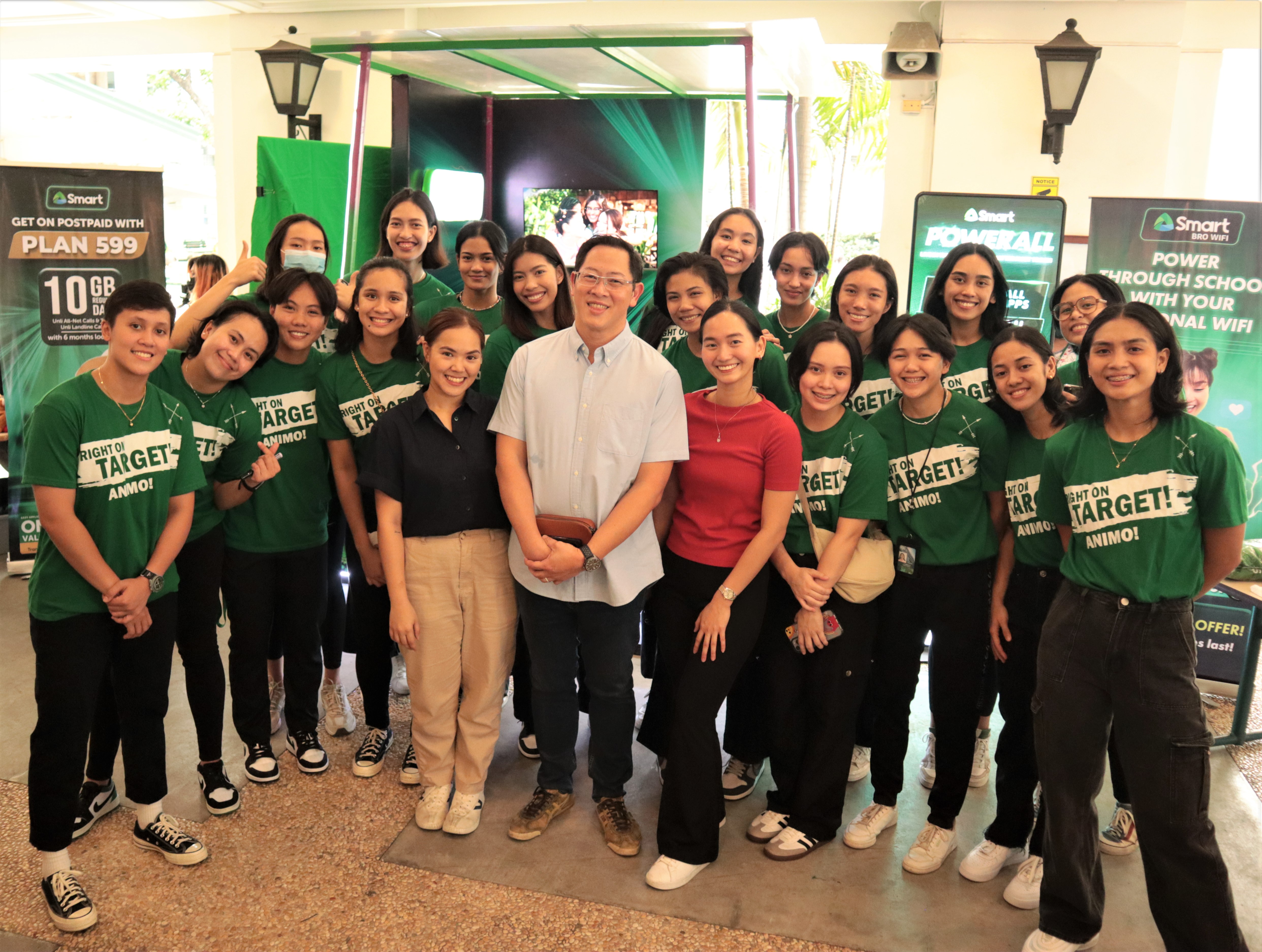 DLSU Lady Spikers Women's Volleyball Team With Coach Ramil De Jesus