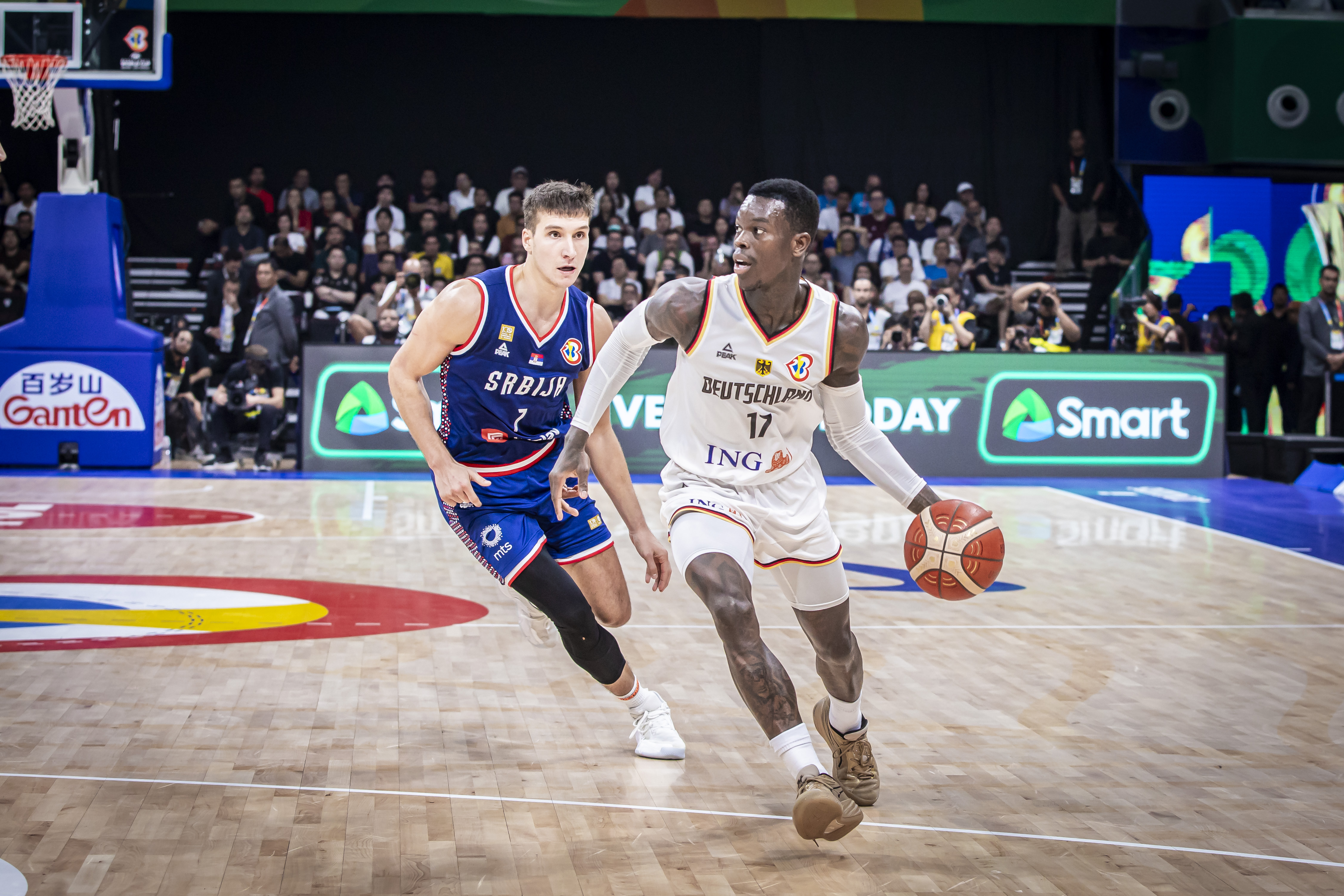 DENNIS SCHRODER (right) of Germany moves past Bogdan Bogdanovic of Serbia during Sunday night's finals game of FIBA Basketball World Cup 2023 at the Mall of Asia Arena.