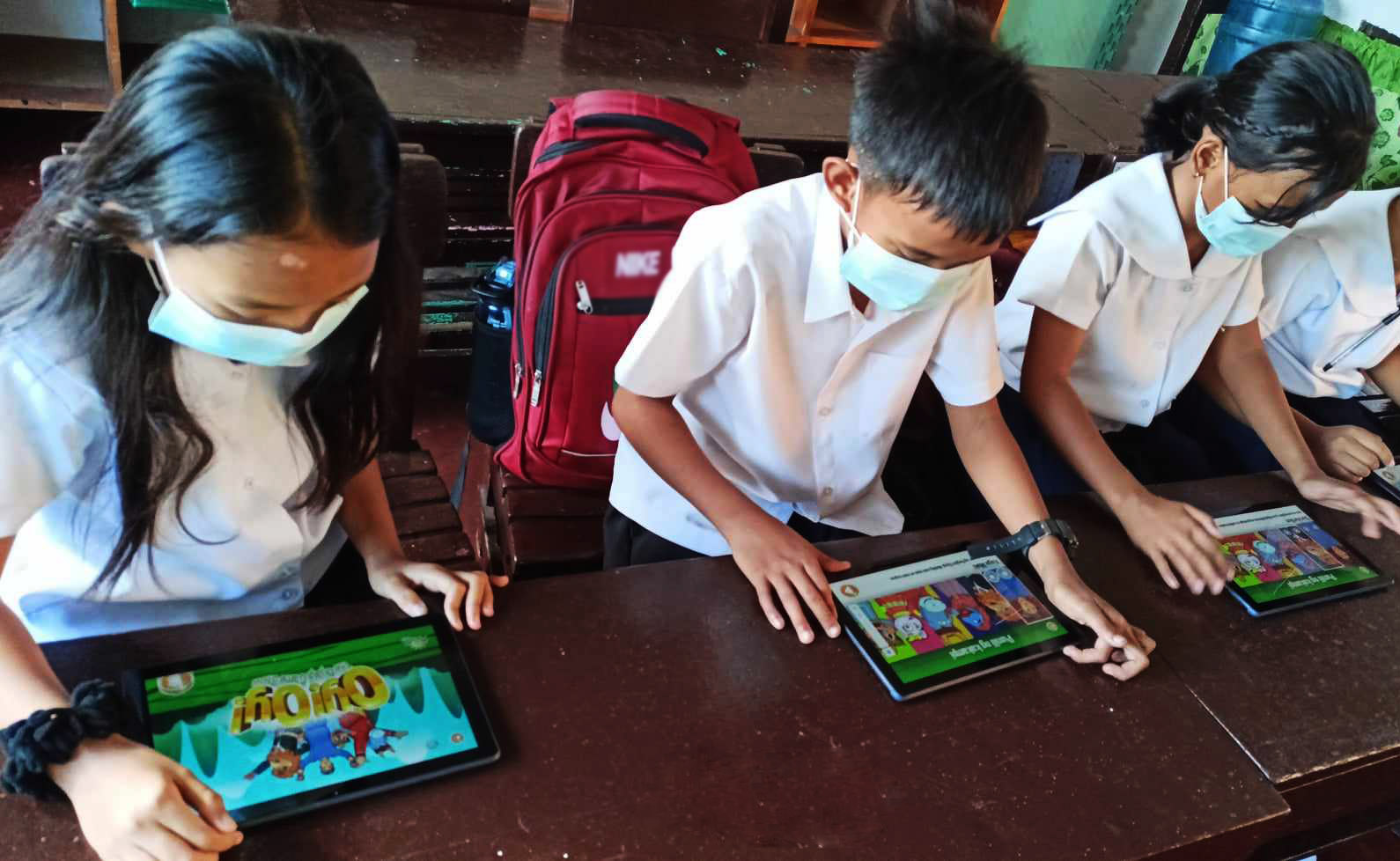 Smart, PSF, and Huawei donated a School-in-a-Bag to Unidos Elementary School in Surigao del Sur