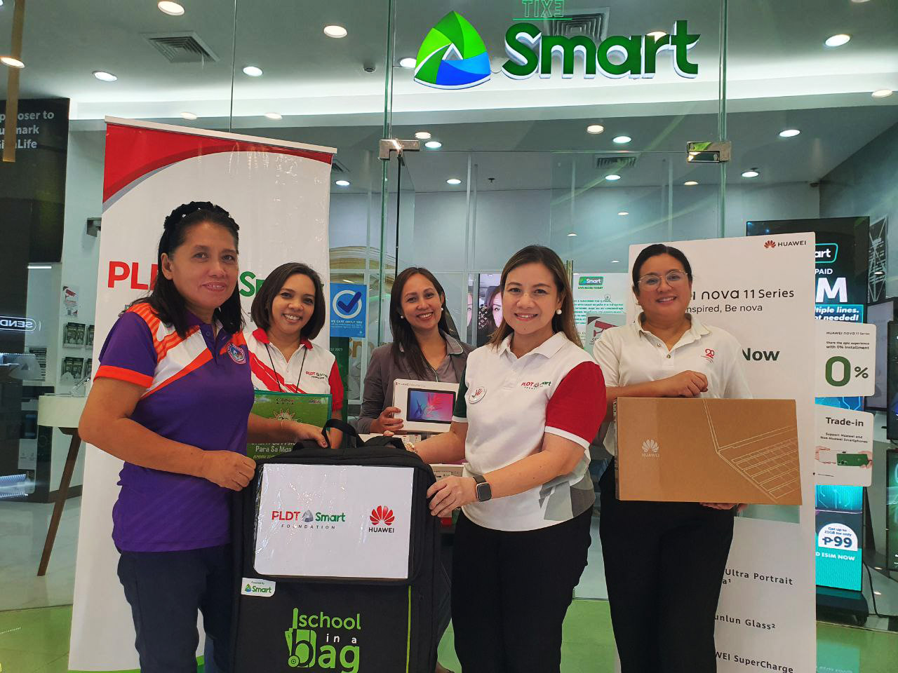 Smart, PSF, and Huawei donated a School-in-a-Bag to Unidos Elementary School in Surigao del Sur